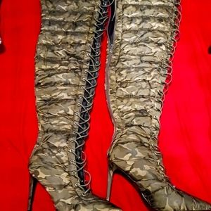 Cape Ribbon thigh high camo boot